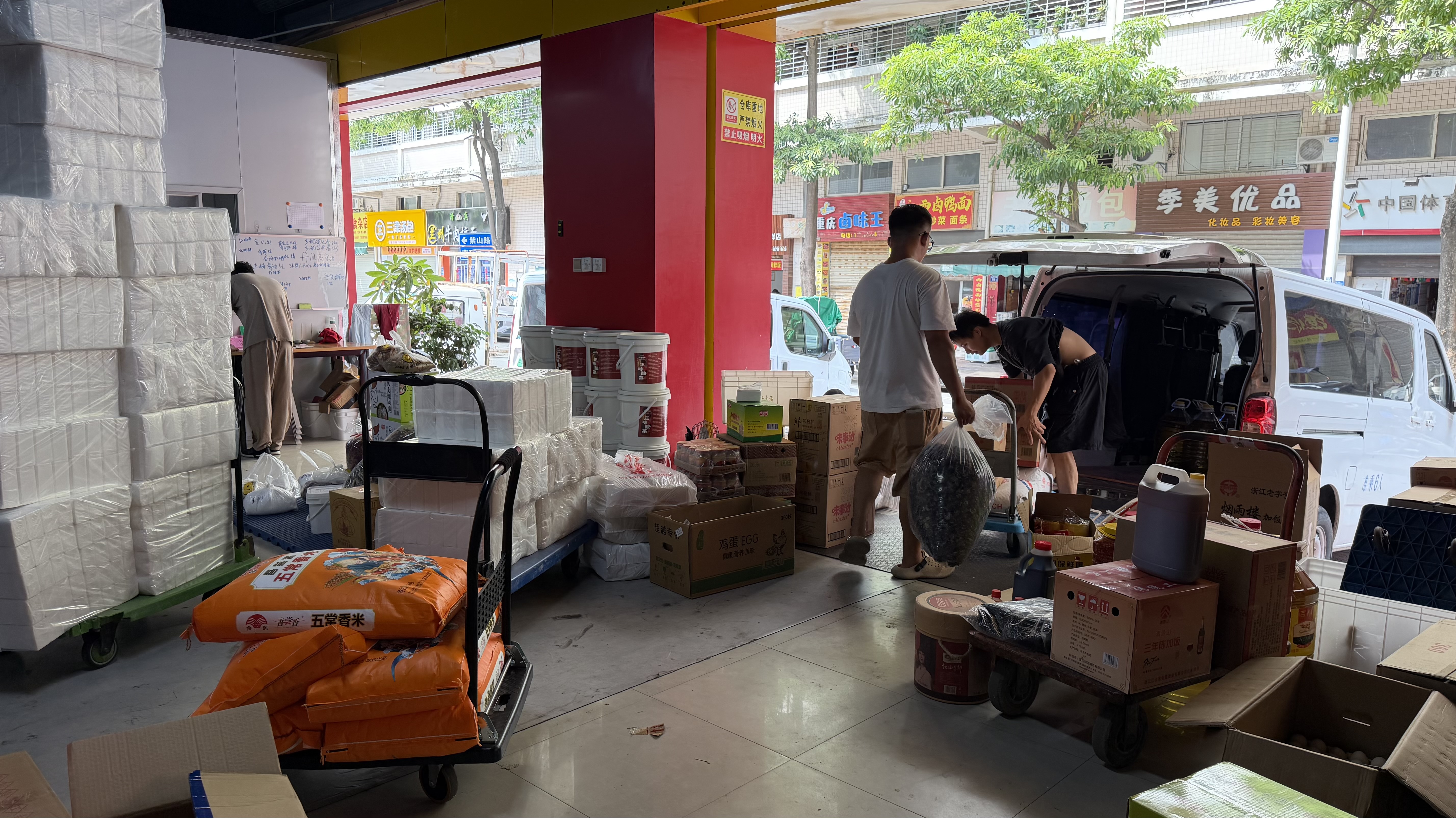 泉州餐饮店如何选择本地配送商？