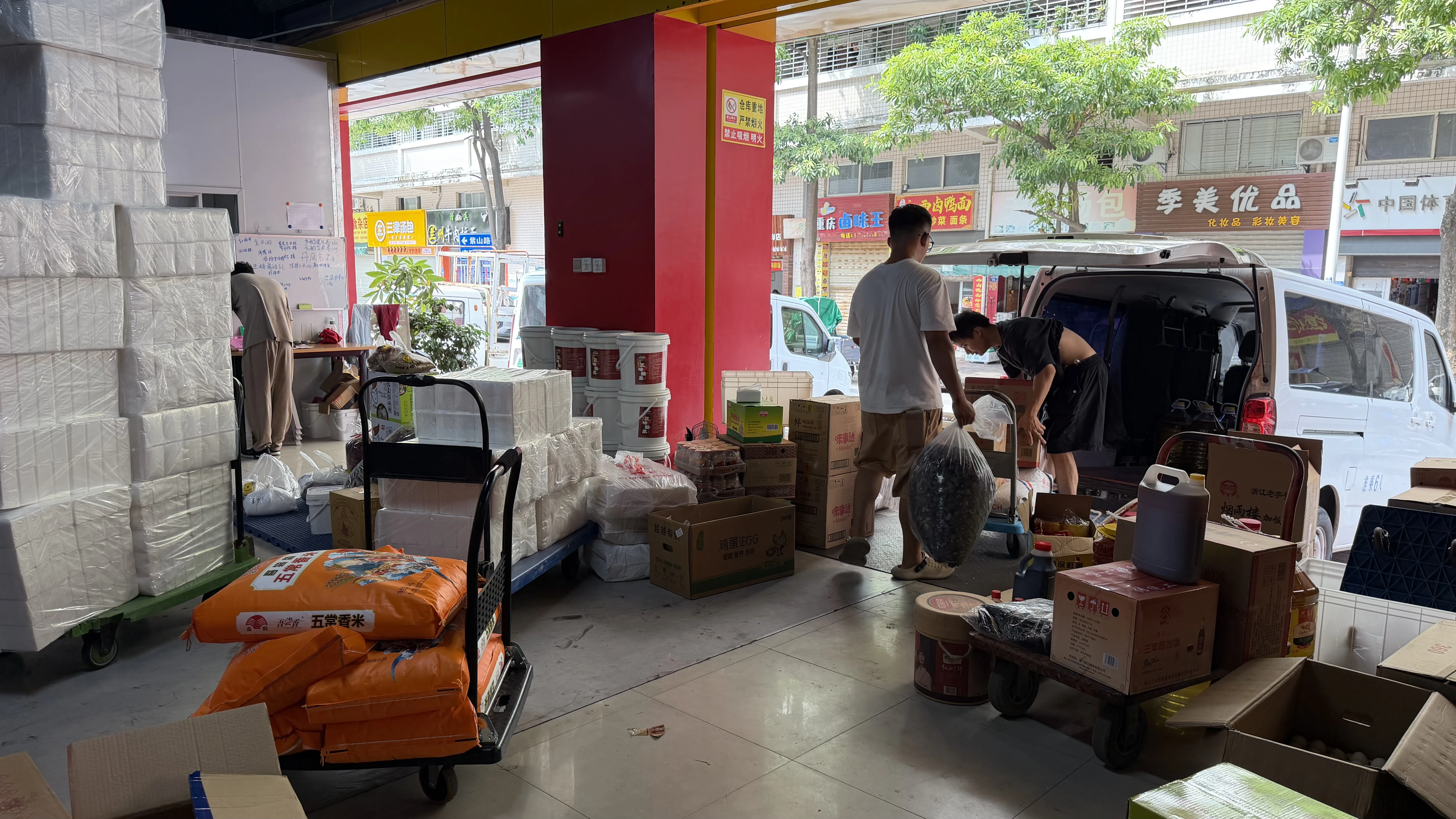 泉州餐饮店如何选择本地配送商？
